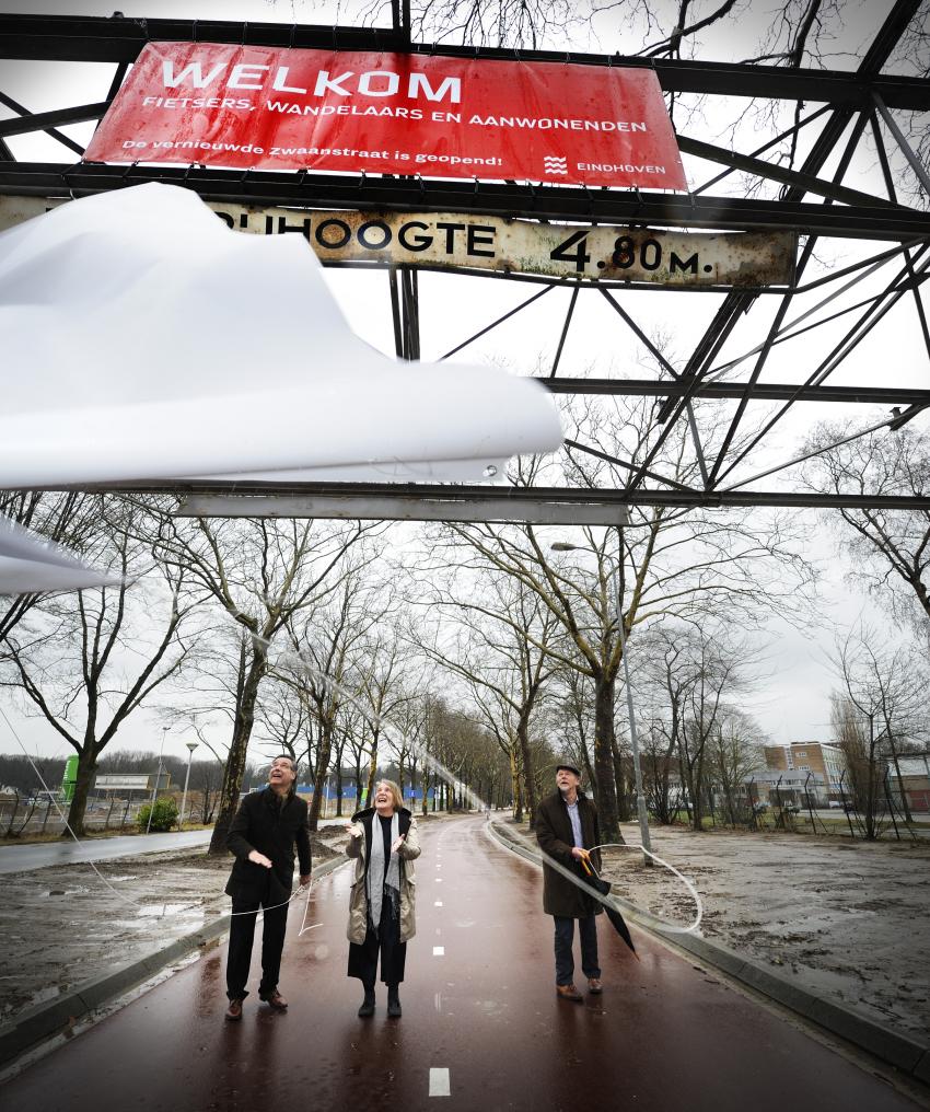 Jan Baan, Mary-Ann Schreurs en Piet Machielsen heropenen Zwaanstraat