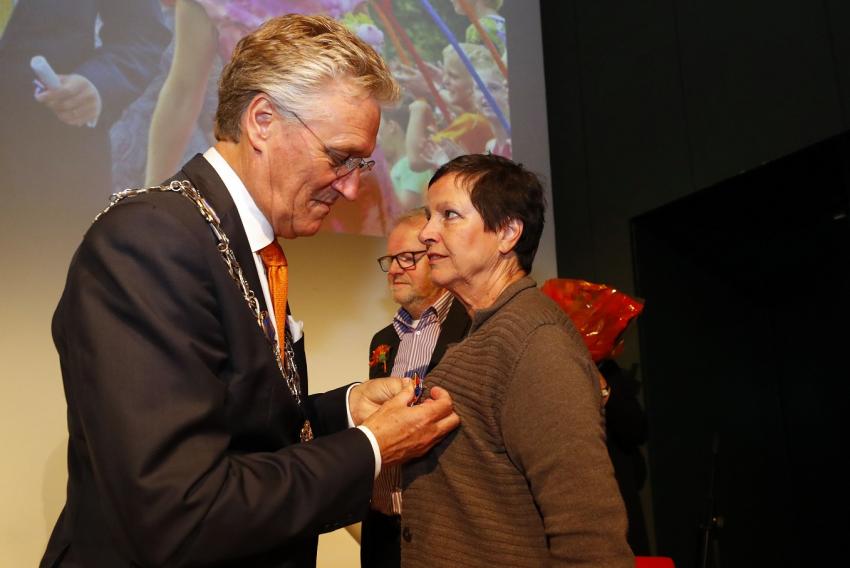 Mevrouw Rovers ontvant lintje