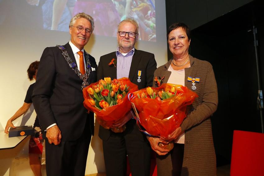 De heer Jos Rovers ontvangt lintje