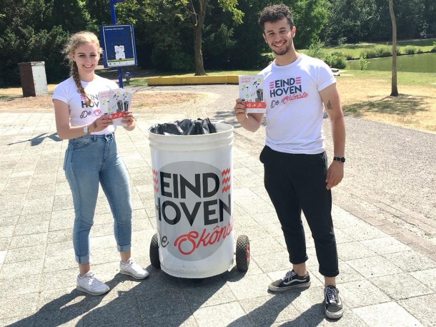 Twee parkwachters van de actie Eindhoven de skonste