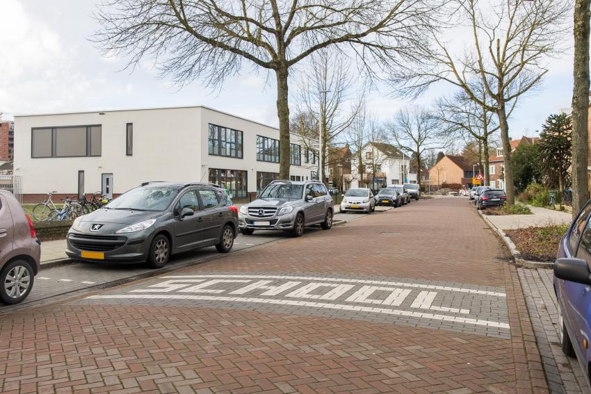straat met woord school