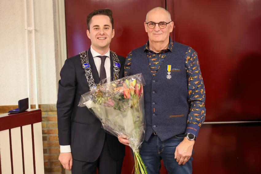 Joep Ossel met links naast hem locoburgemeester Remco van Dooren