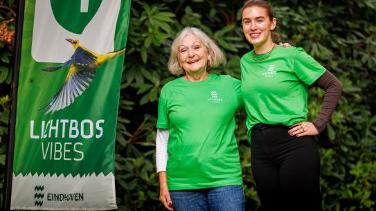 Vrijwilligers tijdens Lichtbos Vibes, klik voor een vergroting