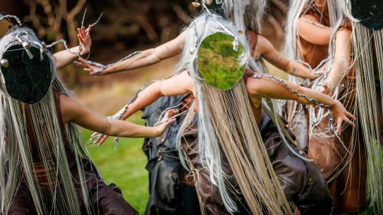 Danscollectief Skypunch Collective treedt op, klik voor een vergroting