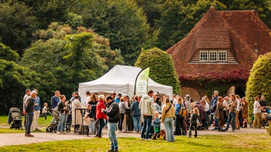 Restaurant Tribeca verzorgt hapjes en drankjes, klik voor een vergroting
