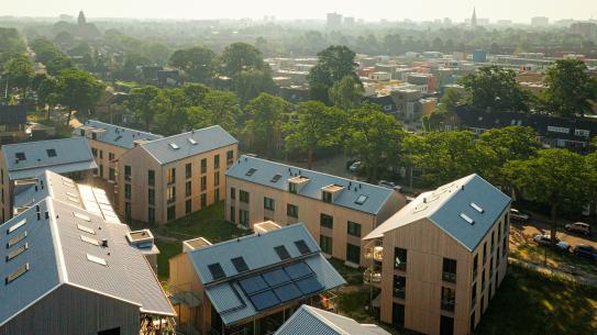 Luchtfoto van woonproject meer&deel (foto: Bram Berkien), klik voor een vergroting