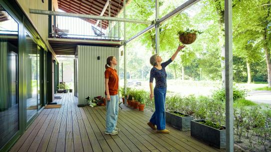 Beeld van veranda van bouwproject meer&deel (foto: Bram Berkien), klik voor een vergroting