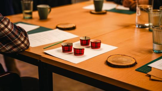 BioArt Laboratories geeft een workshop 'Whispers from the Roots', klik voor een vergroting