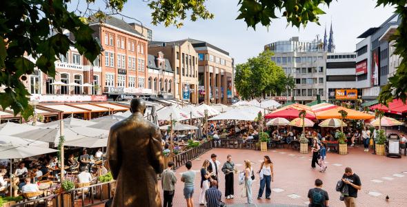 Deze afbeelding geeft de Markt weer.