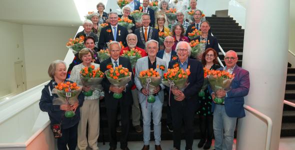 26 Eindhovenaren die een koninklijke onderscheiding hebben ontvangen tijdens de lintjesregen van 2026