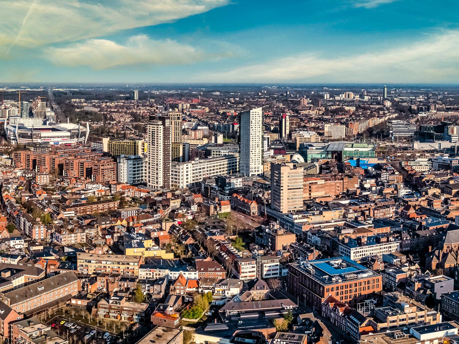 People stargazing with telescopes at Genneper Park