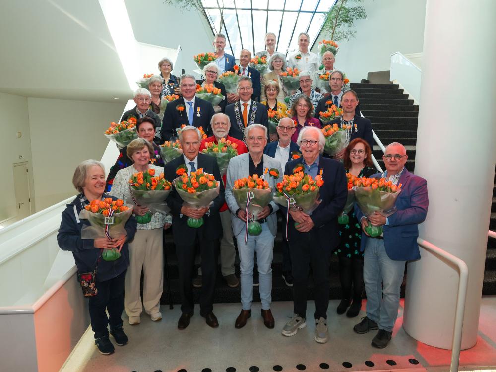 26 Eindhovenaren die een koninklijke onderscheiding hebben ontvangen tijdens de lintjesregen van 2026